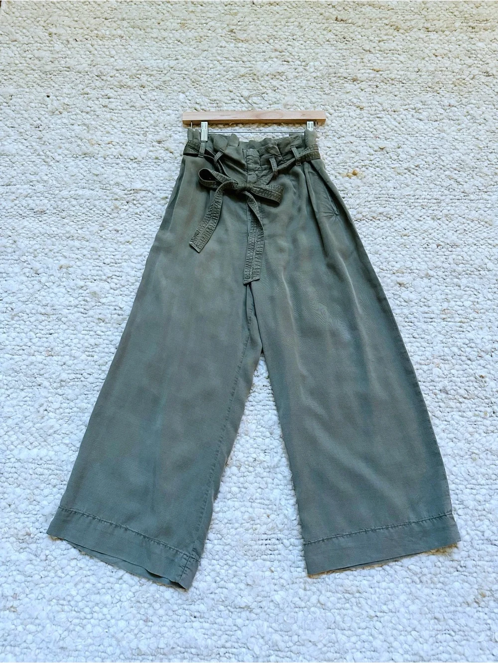 Brand new Anthropologie Olive Green Paperbag Wide-Leg Pants with Tie